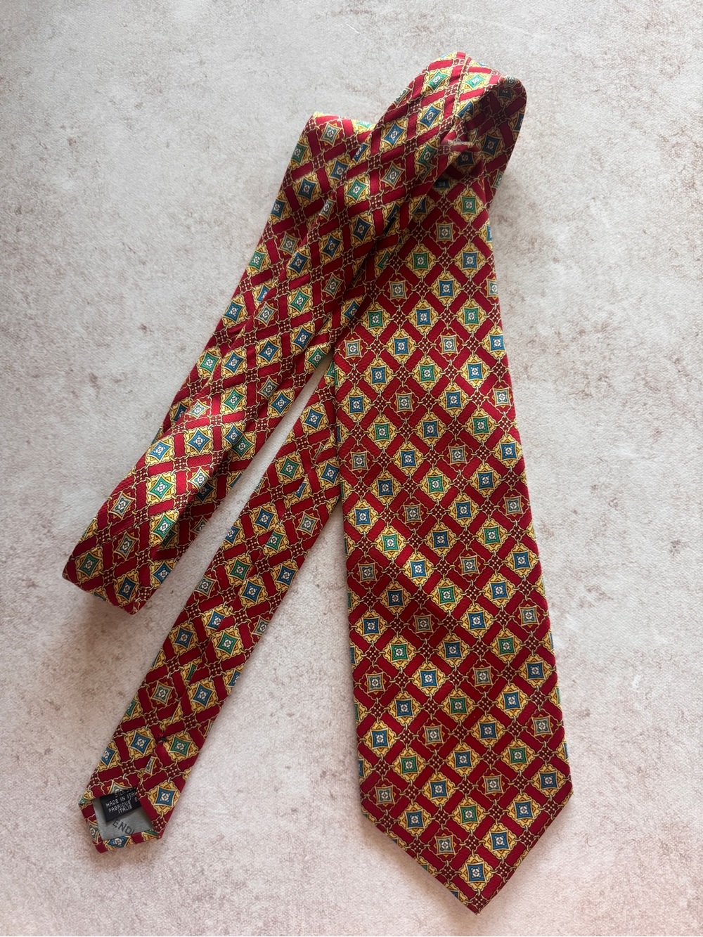 Men's Fendi Red Patterned Silk Tie - Classic Geometric Design
